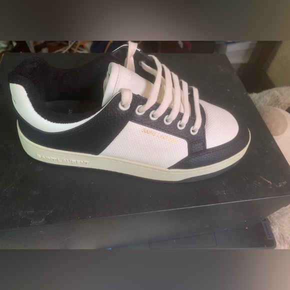 These shoes are a classic - Picture 2 of 2